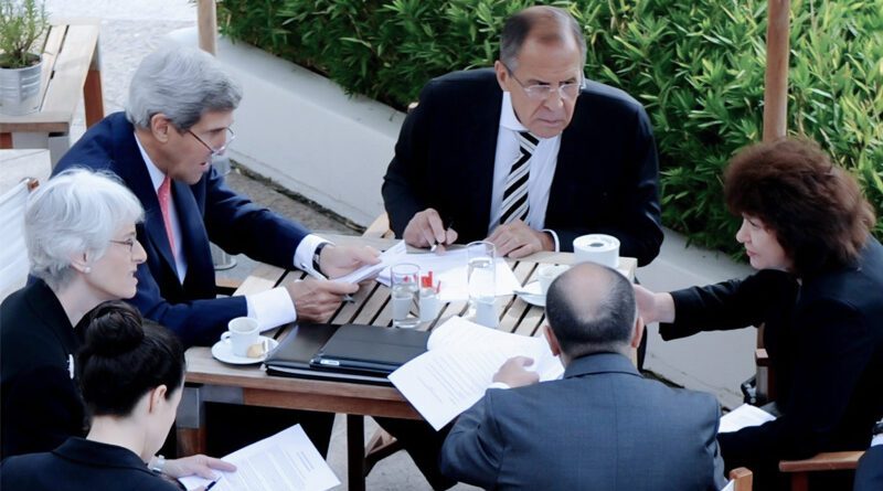John Kerry a ruský ministr zahraničí Sergej Lavrov