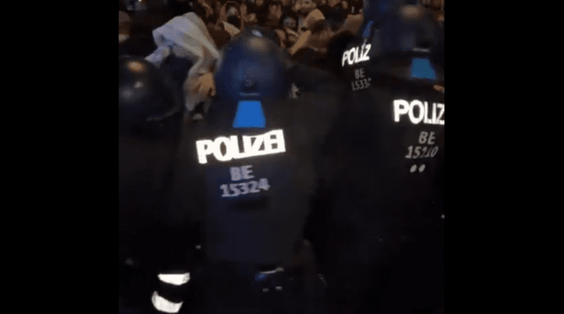 demo k MDŽ v Berlíně