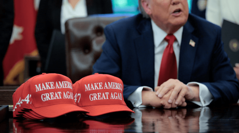 Trump a čepice
