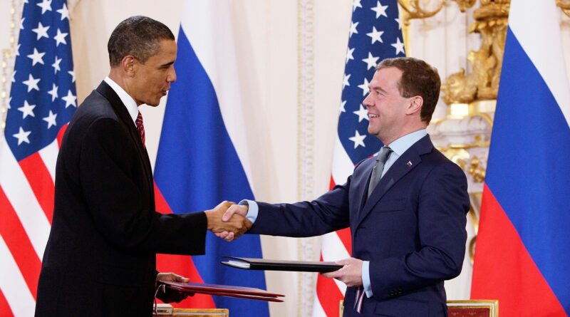 Obama and Medvedev sign Prague Treaty 2010