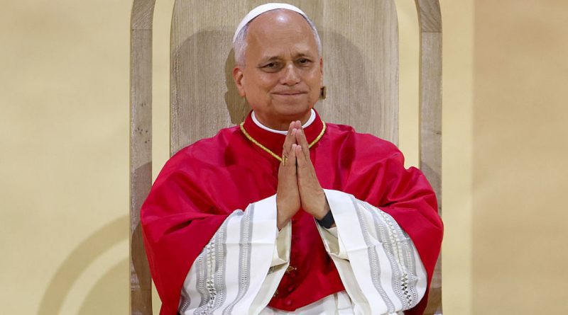 Pope Leo XIV praying 6ac011..a33bfb9